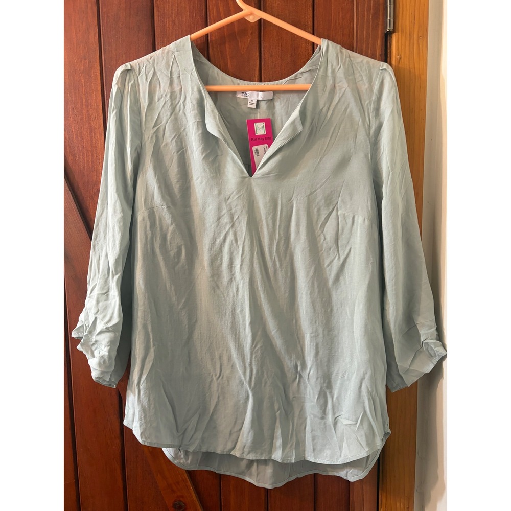 DR2 Womens Sage Green Split V-Neck 3/4 Sleeve Pleated Back Blouse Size M NWT
